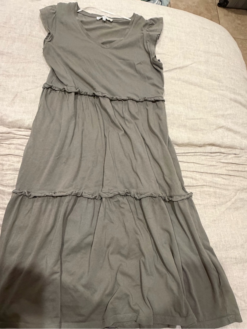 C&C California Olive Gray Tiered Short Sleeve Midi Dress